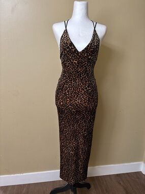 Ecote Leopard Print V-Neck Velvet Bodycon Midi Dress With Open Back